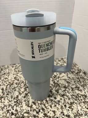 Stanley Quencher Tumbler 40oz in Light Gray New